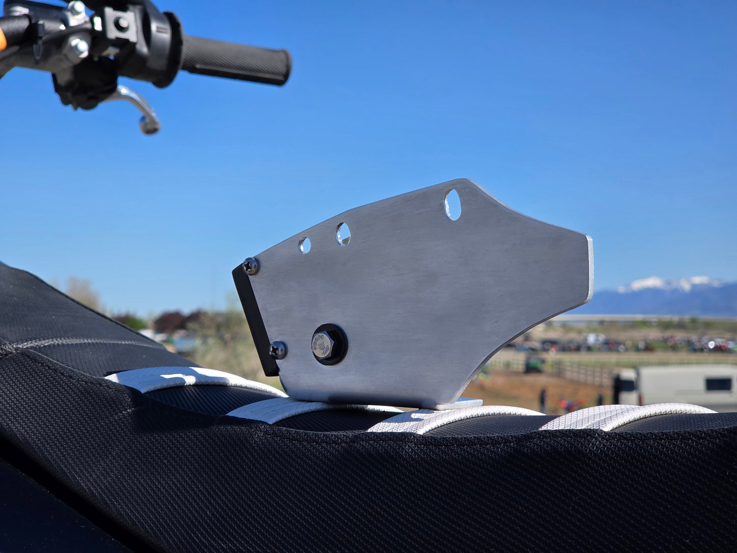 ACTIVE-TENSION CHAIN GUARD