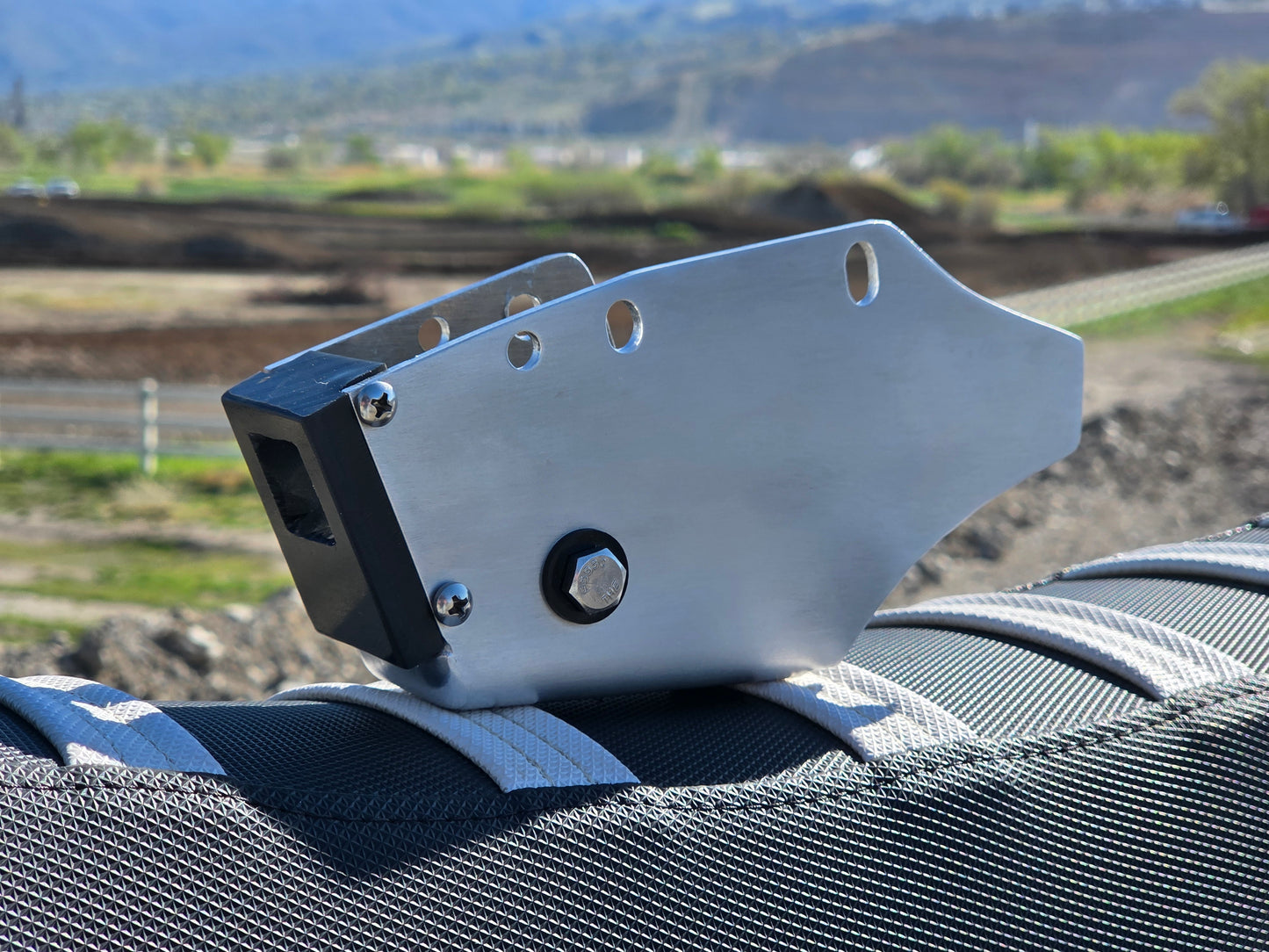 ACTIVE-TENSION CHAIN GUARD