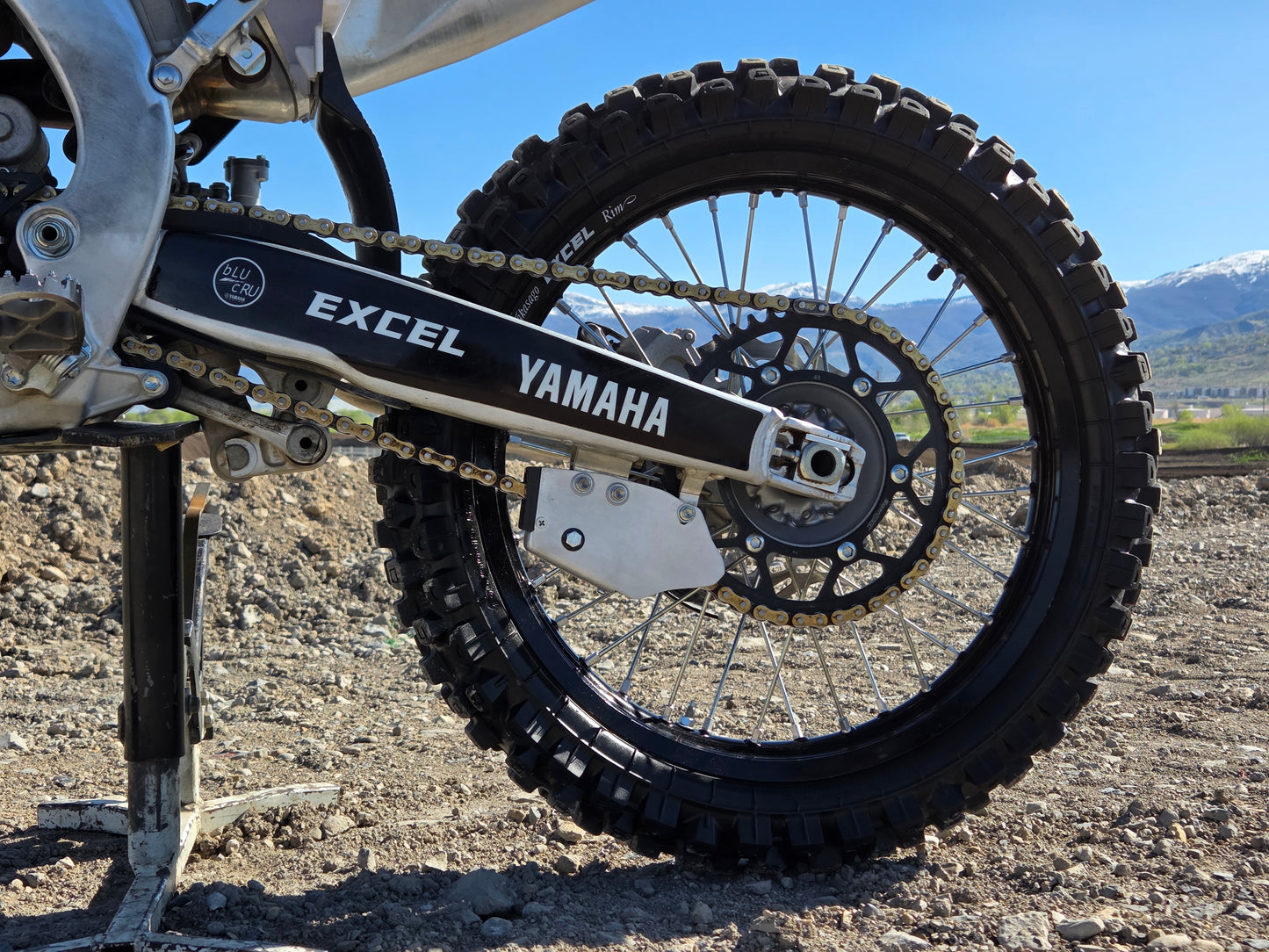 ACTIVE-TENSION CHAIN GUARD