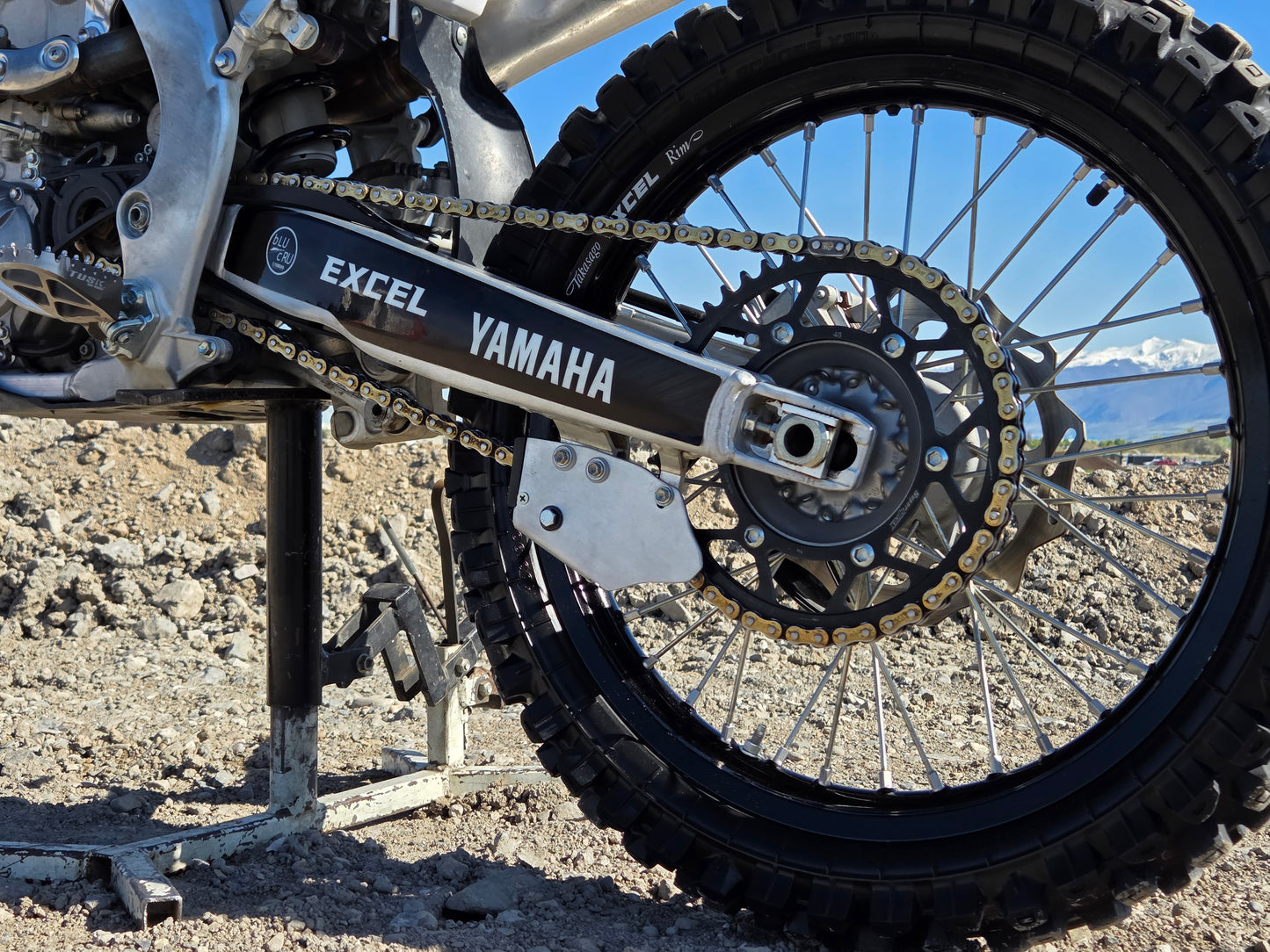 ACTIVE-TENSION CHAIN GUARD