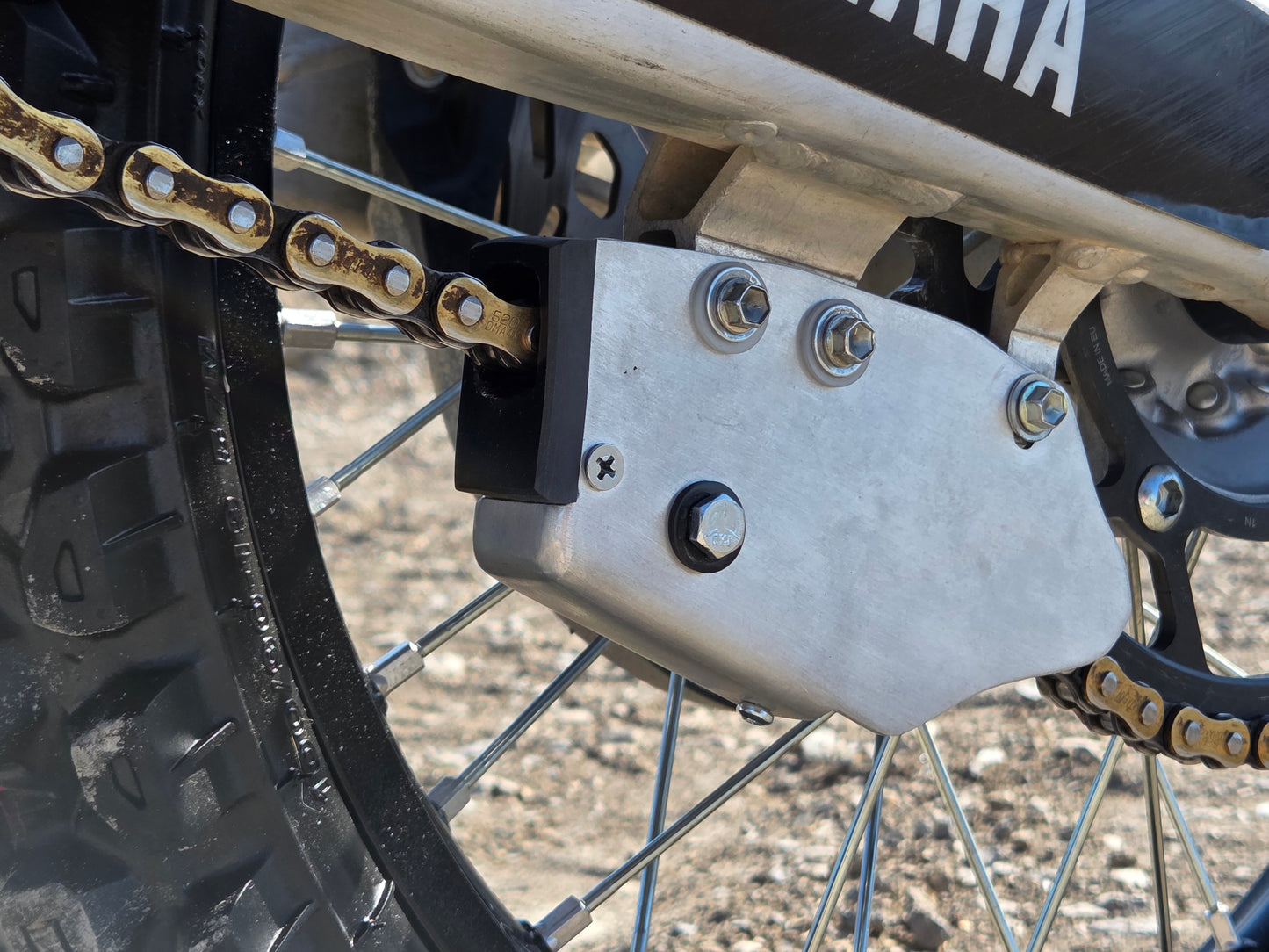 ACTIVE-TENSION CHAIN GUARD